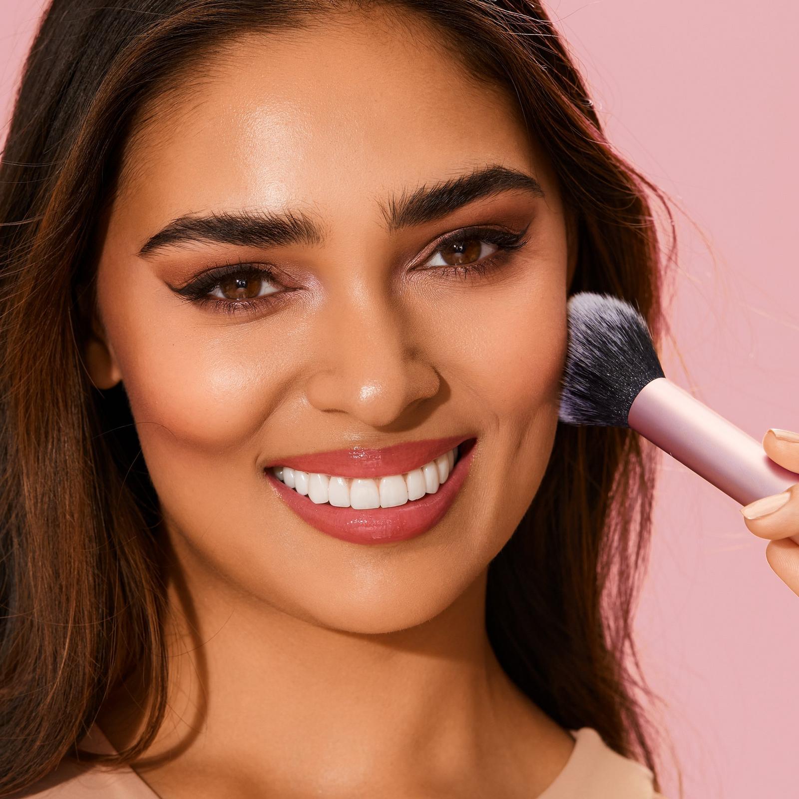 Ultra Plush Blush Cheek Makeup Brush