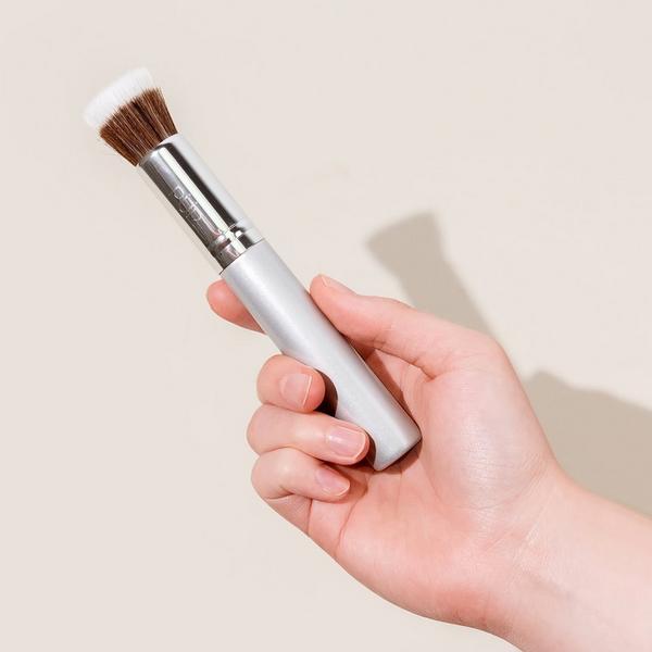 PÜR Liquid Chisel Brush #2