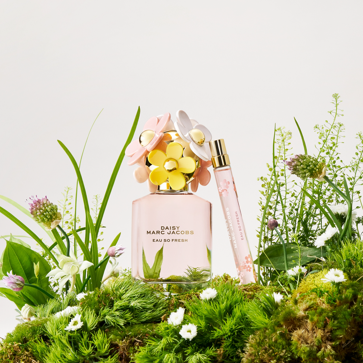 Daisy purse spray sales