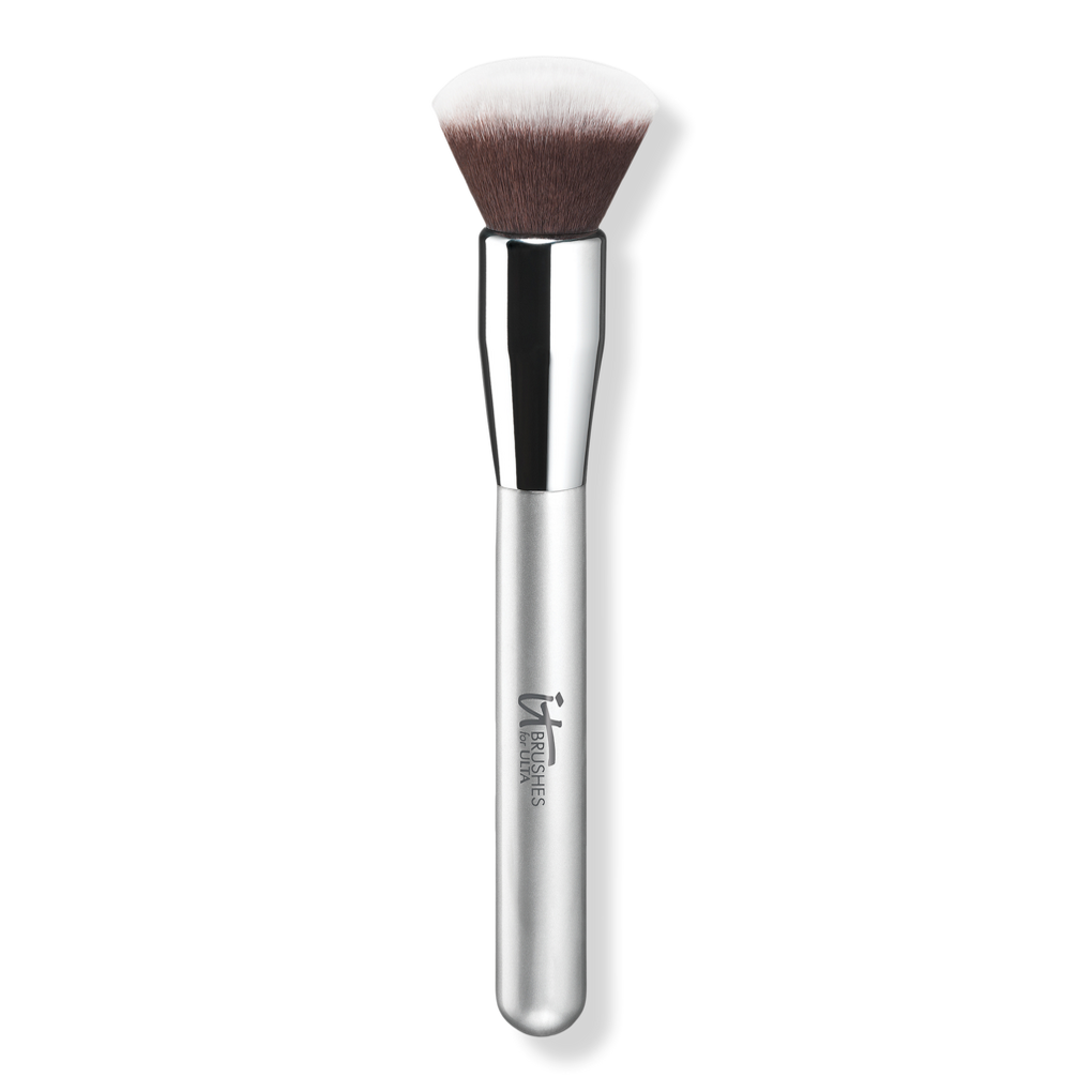 15 Best Foundation Brushes 2023 for Streak-Free Application, According to  Makeup Artists