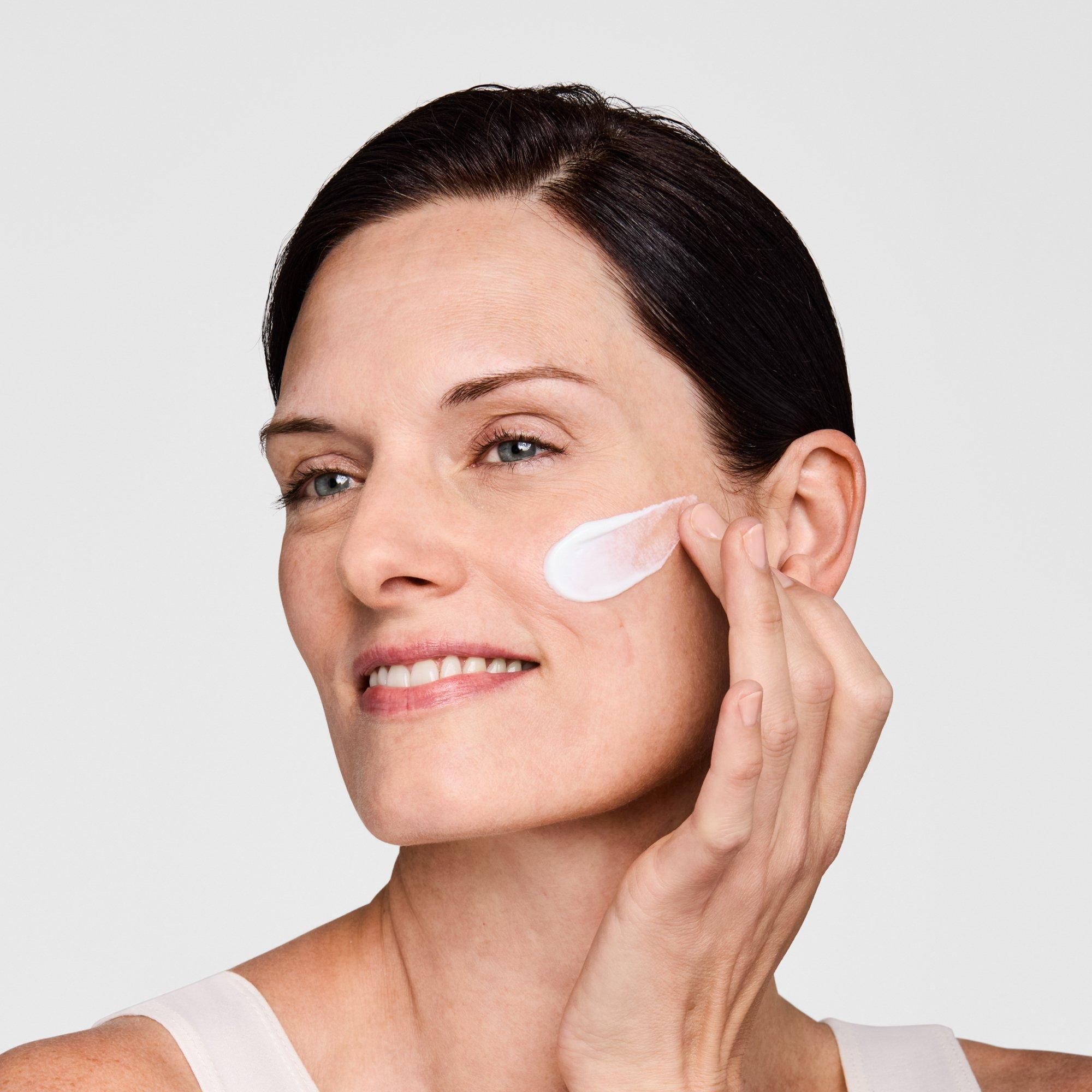 Мини-крем для лица 24 часа с антиоксидантами SPF 15 Estée Lauder DayWear Advanced — фото 6