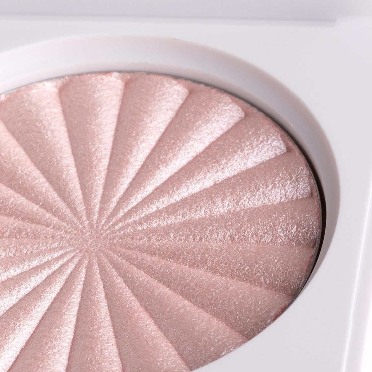 Shimmering Baked Highlighter