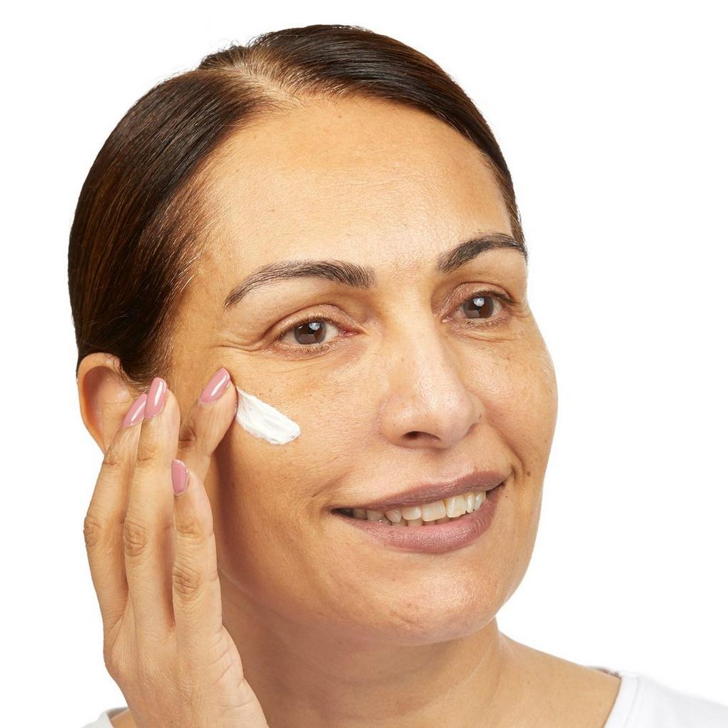 No7 Restore & Renew Face & Neck Multi Action Travel Size Skincare