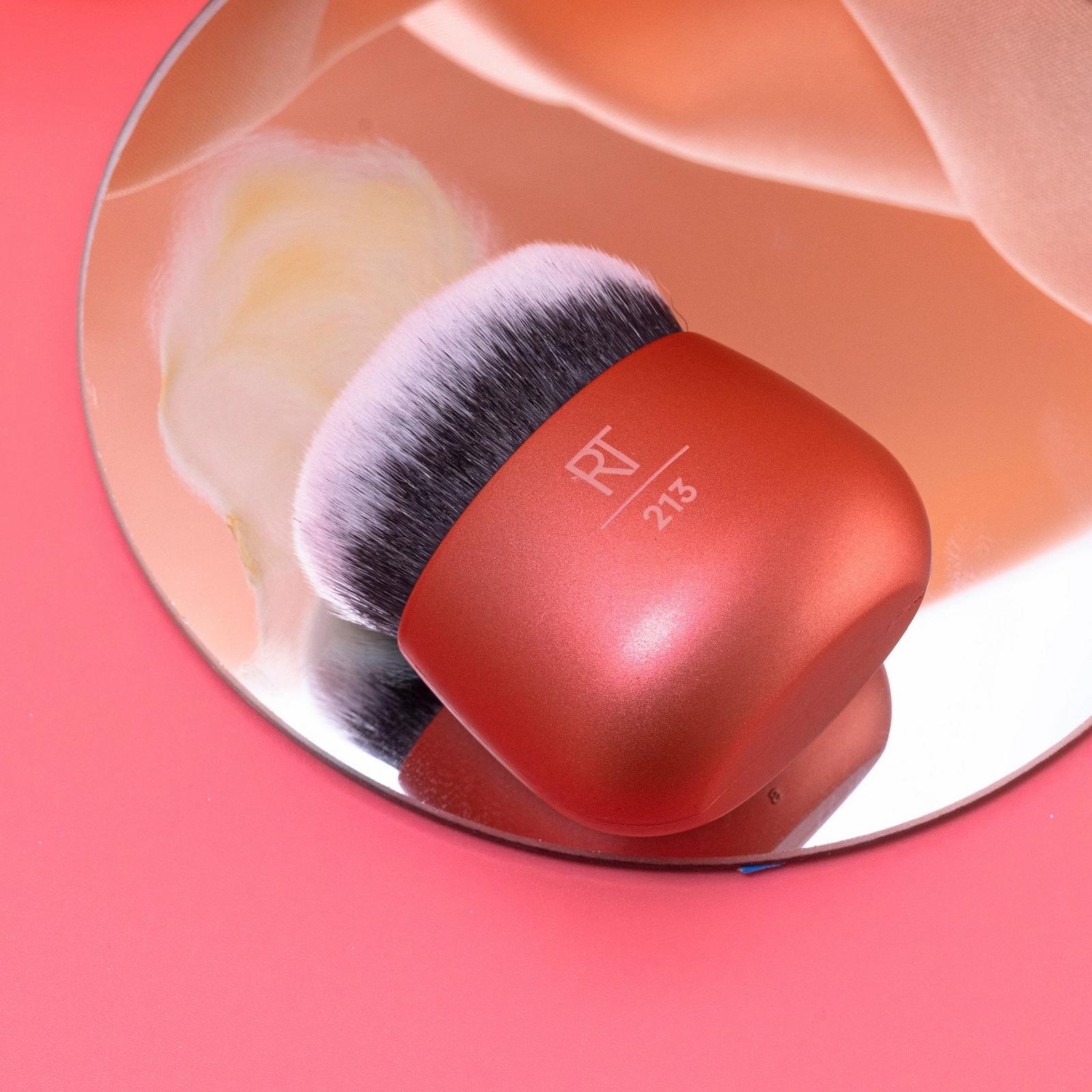 Kabuki Oval Foundation Makeup Blender