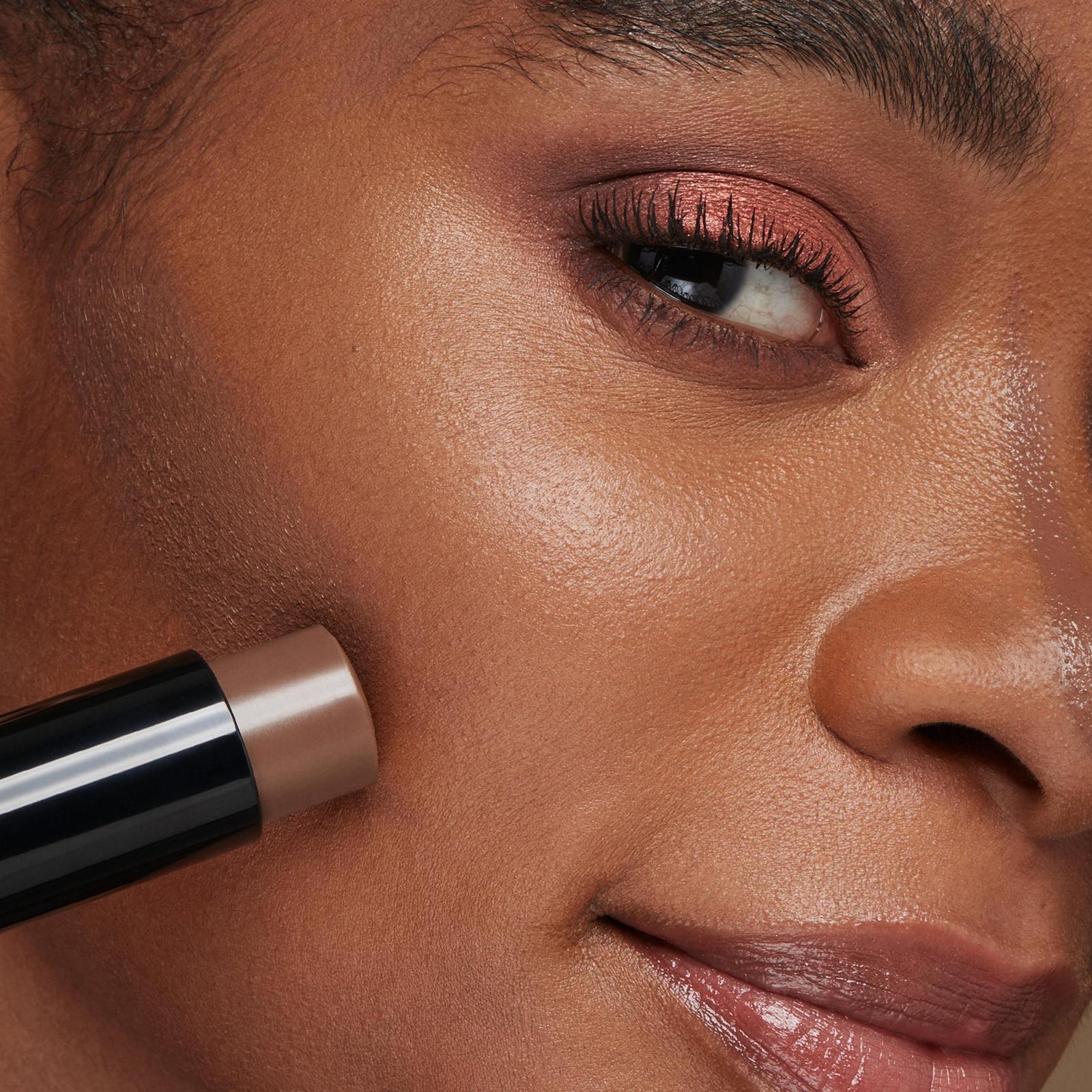 Sculpting Touch Creamy Stick Contour