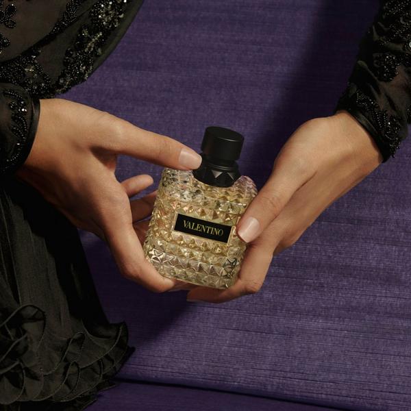 Donna Born In Roma Yellow Dream Perfume 4