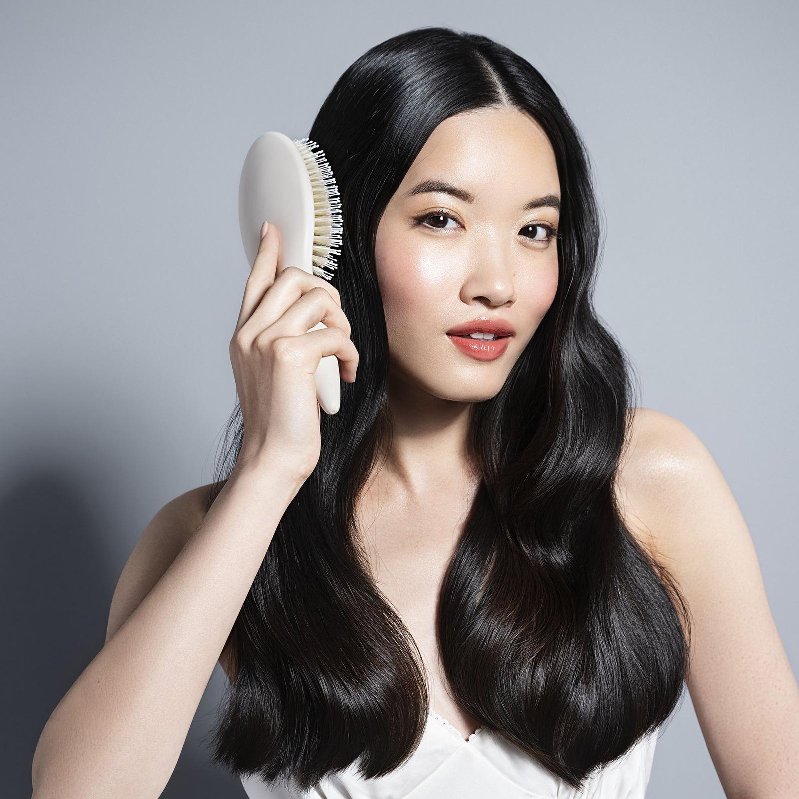 Cream Finish & Shine Boar Bristle Brush