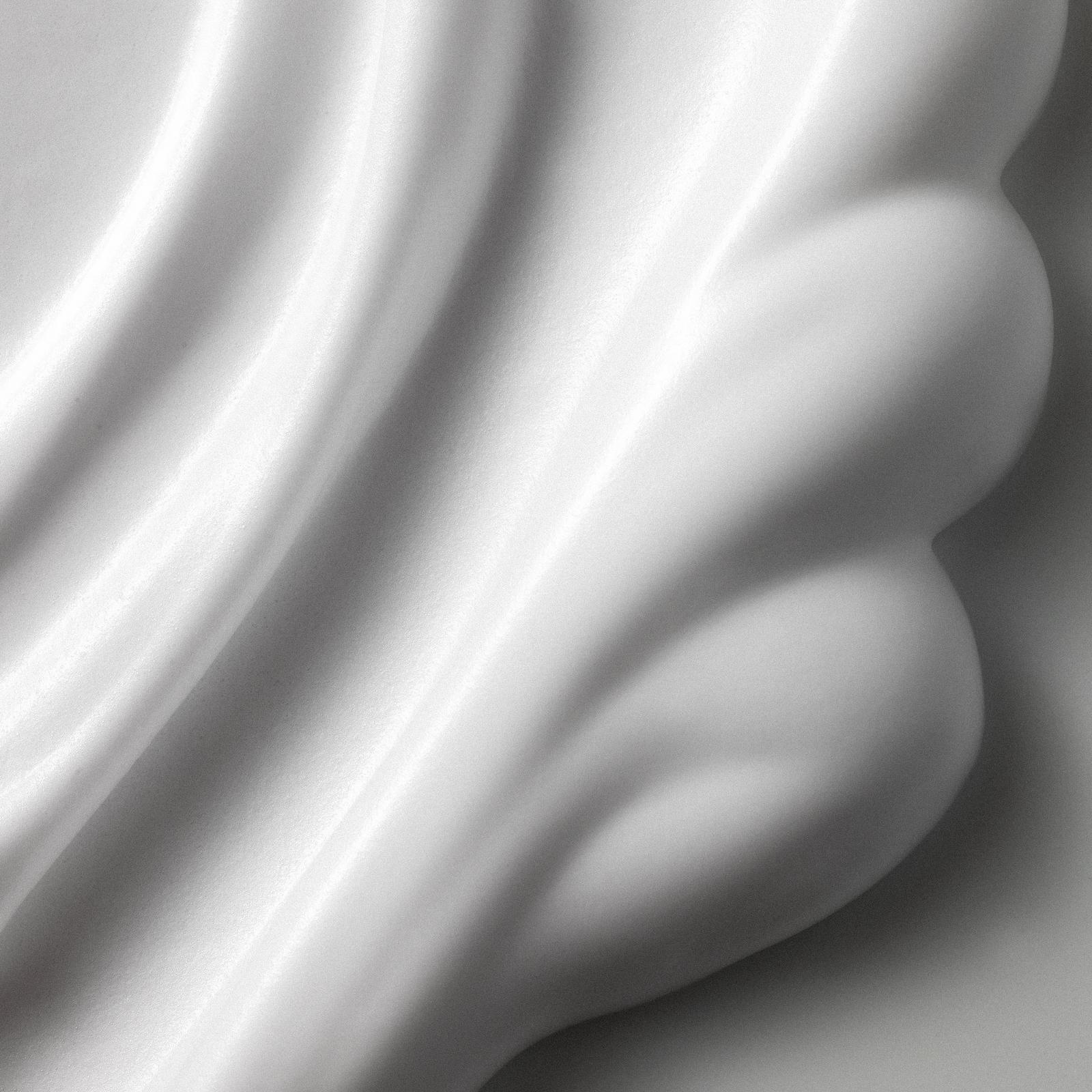Instant Lift Volumizing Mousse with Castor Oil