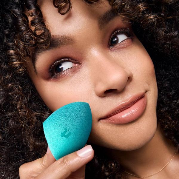 Real Techniques Miracle Airblend Mattifying Makeup Sponge #6