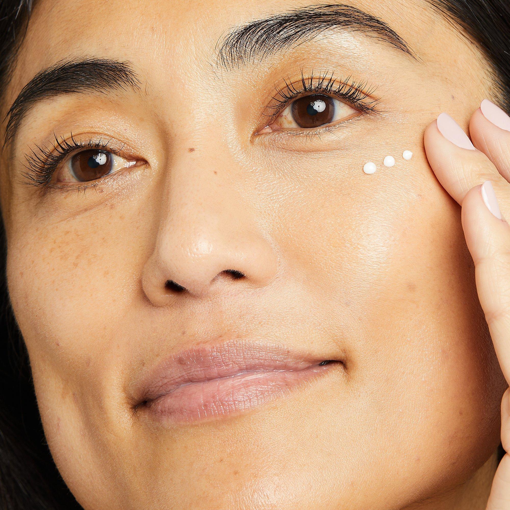 Крем для кожи вокруг глаз с ретинолом без отдушки No7 Pure Retinol — фото 7