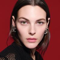 【　mamuangmali　】CHANEL N°1 de CHANEL N°1 DE CHANEL REVITALIZING FOUNDATION Illuminates