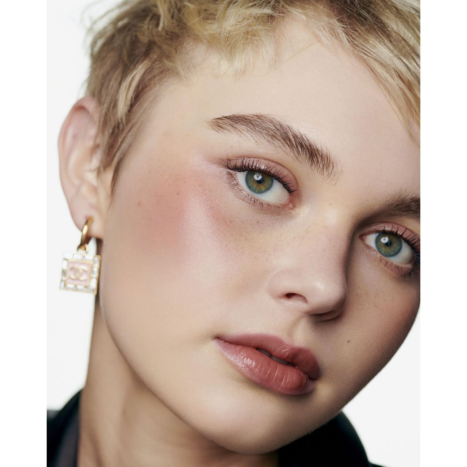 CHANEL - 3 VITAL BEIGE N°1 DE CHANEL Lip and Cheek Balm CHANEL - 3 VITAL BEIGE N°1 DE CHANEL Lip and Cheek Balm