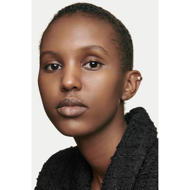 CHANEL N°1 DE CHANEL N°1 DE CHANEL REVITALIZING FOUNDATION Illuminates – Moisturizes