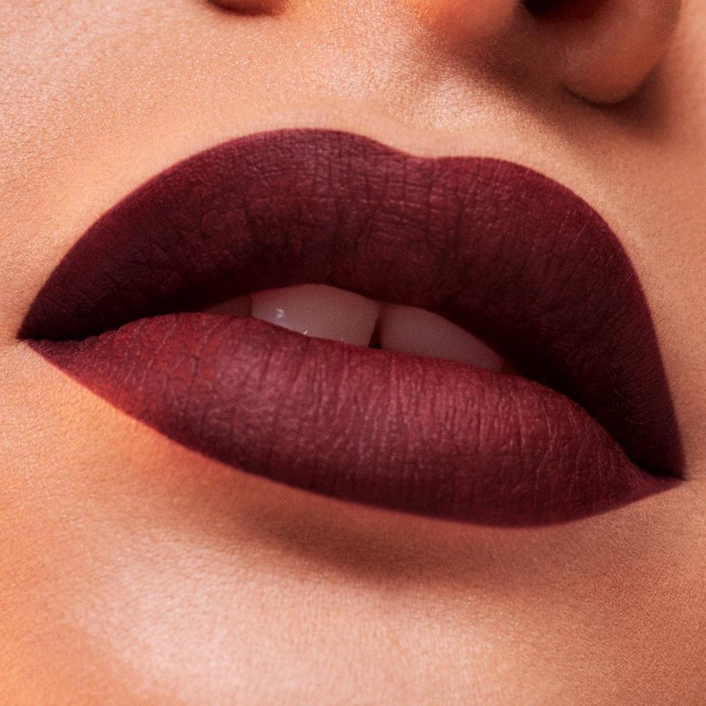 Estée Lauder UK on X: Smooth and sultry A formula filled with lip-loving  ingredients like nourishing Moringa Butter and hydrating Hyaluronic Acid  that stays put all day. NEW #PureColor Whipped Matte #Lipstick