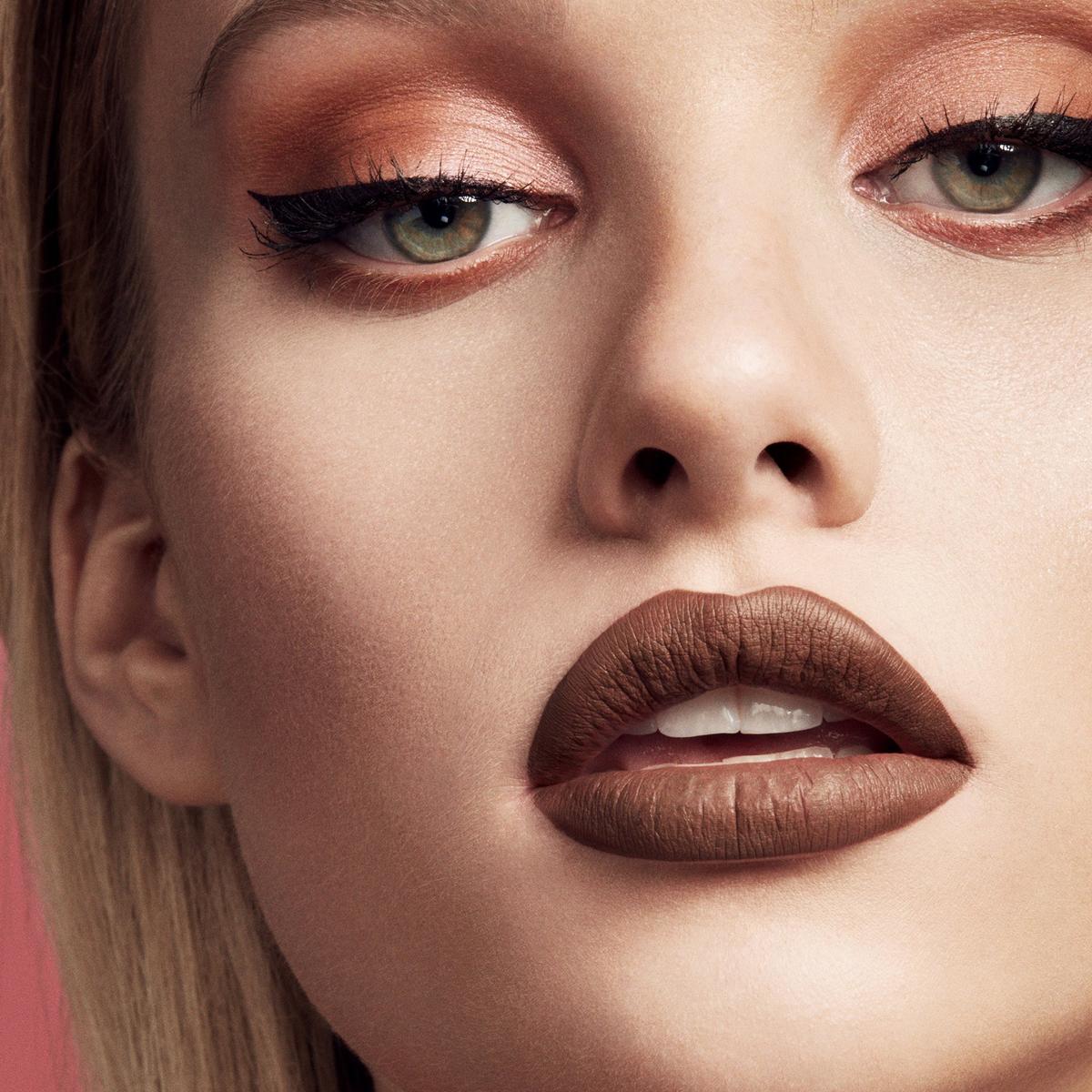 Stunna Lip Paint Longwear Fluid Lip Color