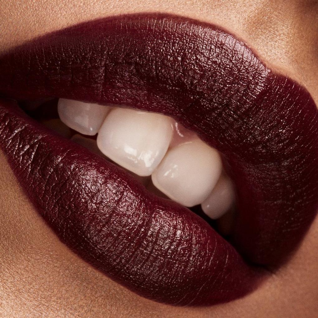  Fenty Beauty by Rihanna - Stunna Lip Paint Longwear Fluid Lip  - Uncensored - perfect universal red : Beauty & Personal Care