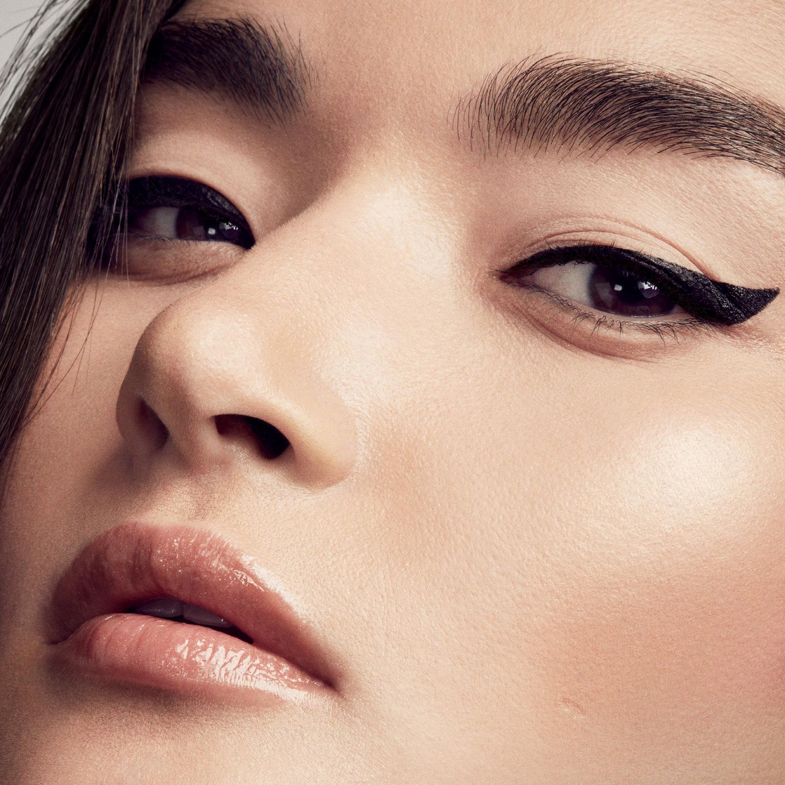 Flyliner Longwear Liquid Eyeliner