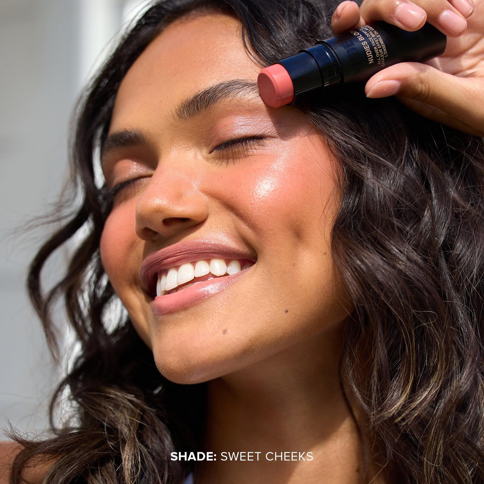 NUDIES BLOOM All Over Dewy Face Color