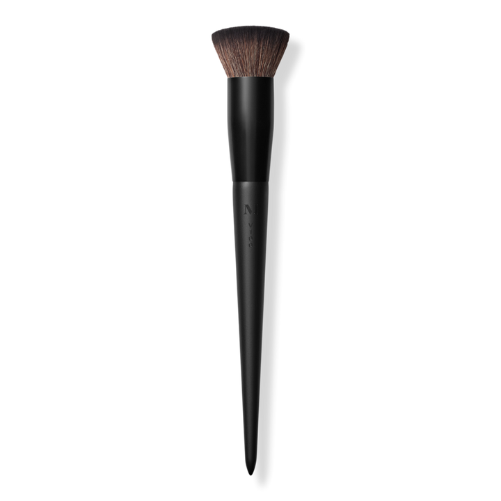 Triangular Buffing Foundation Brush