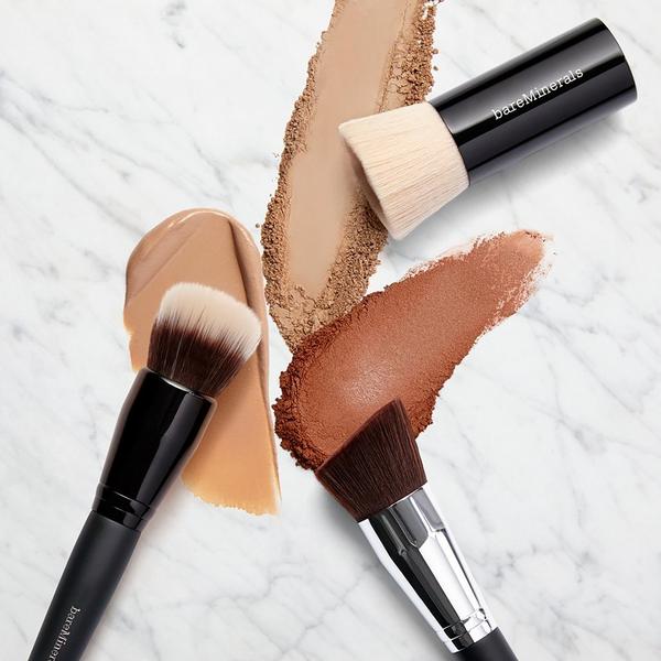 bareMinerals Beautiful Finish Brush #4