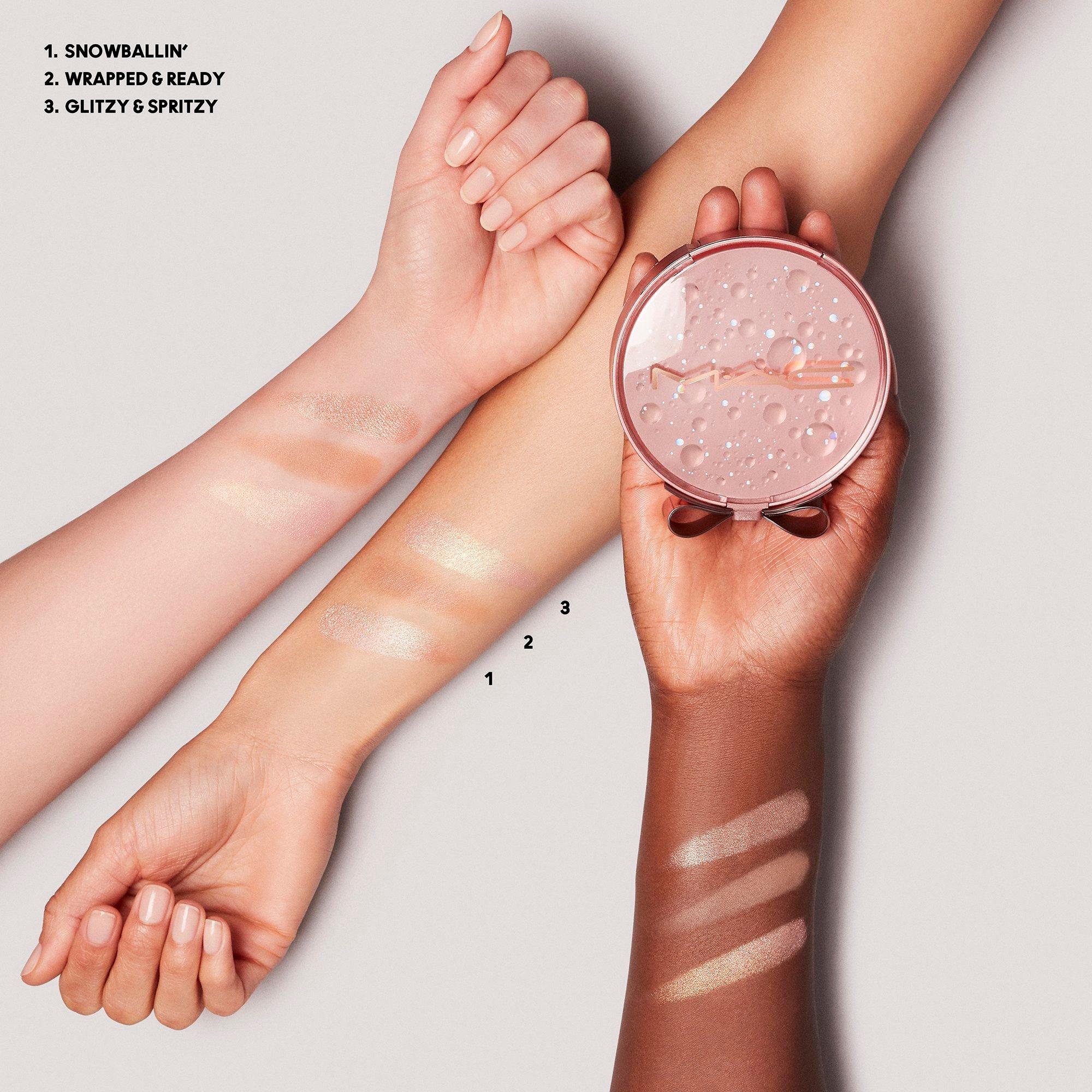 Компактное средство для лица MAC Effervescence Extra Dimension, цвет: Светлый — фото 4