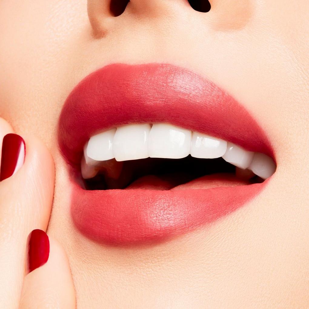 Powder Kiss Velvet Blur Slim Moisturizing Matte Lipstick - MAC