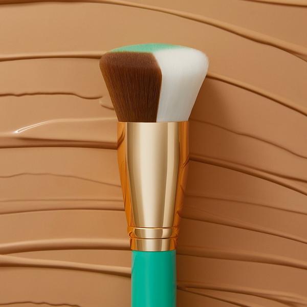 Juvia's Place I am Magic 102 Flat Top Foundation Brush #4