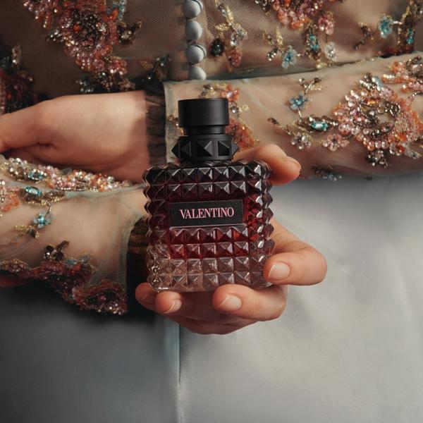 Donna Born in Roma Intense Eau de Parfum 4