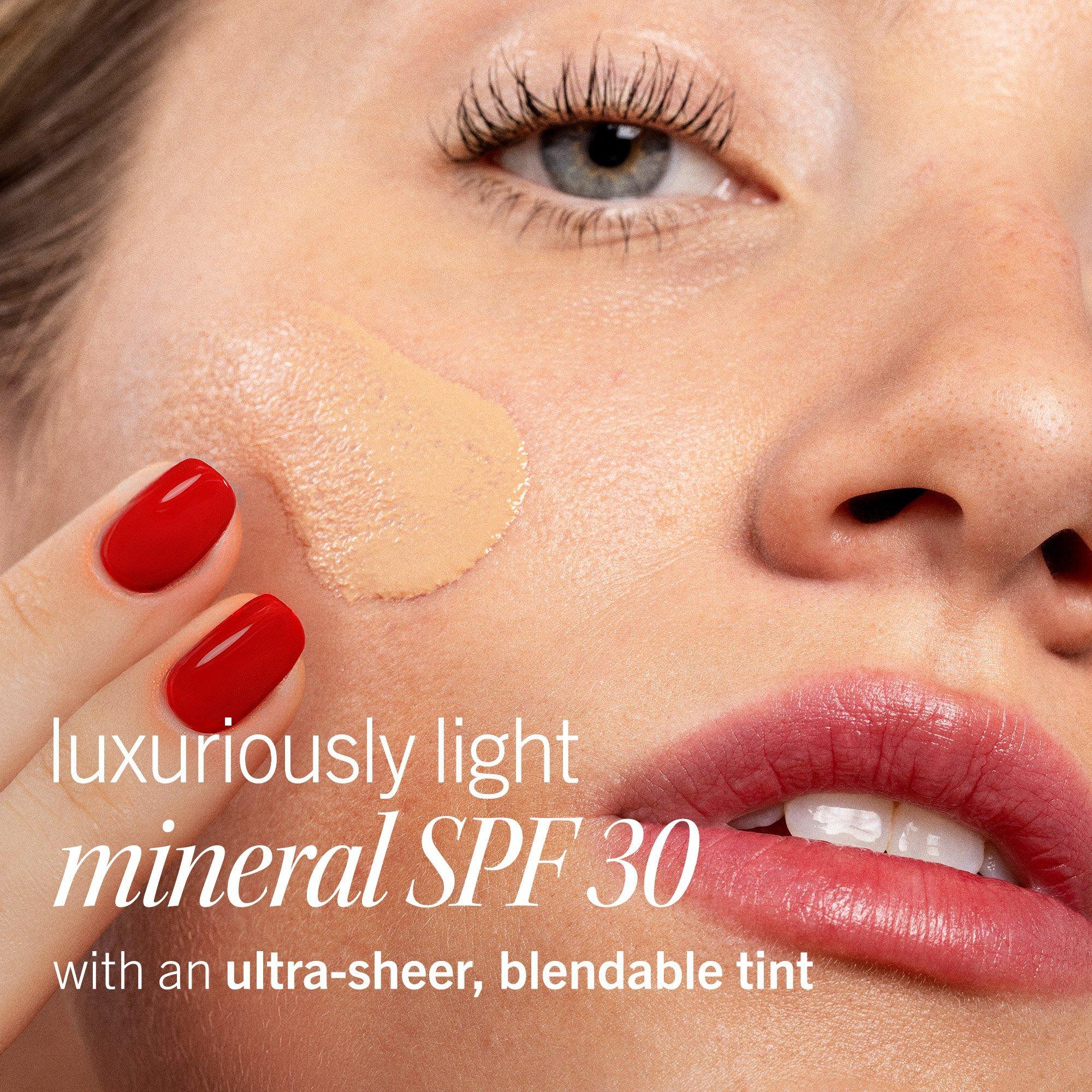 Лёгкий минеральный солнцезащитный крем с оксидом цинка SPF 30 First Aid Beauty Ultra Light — фото 2