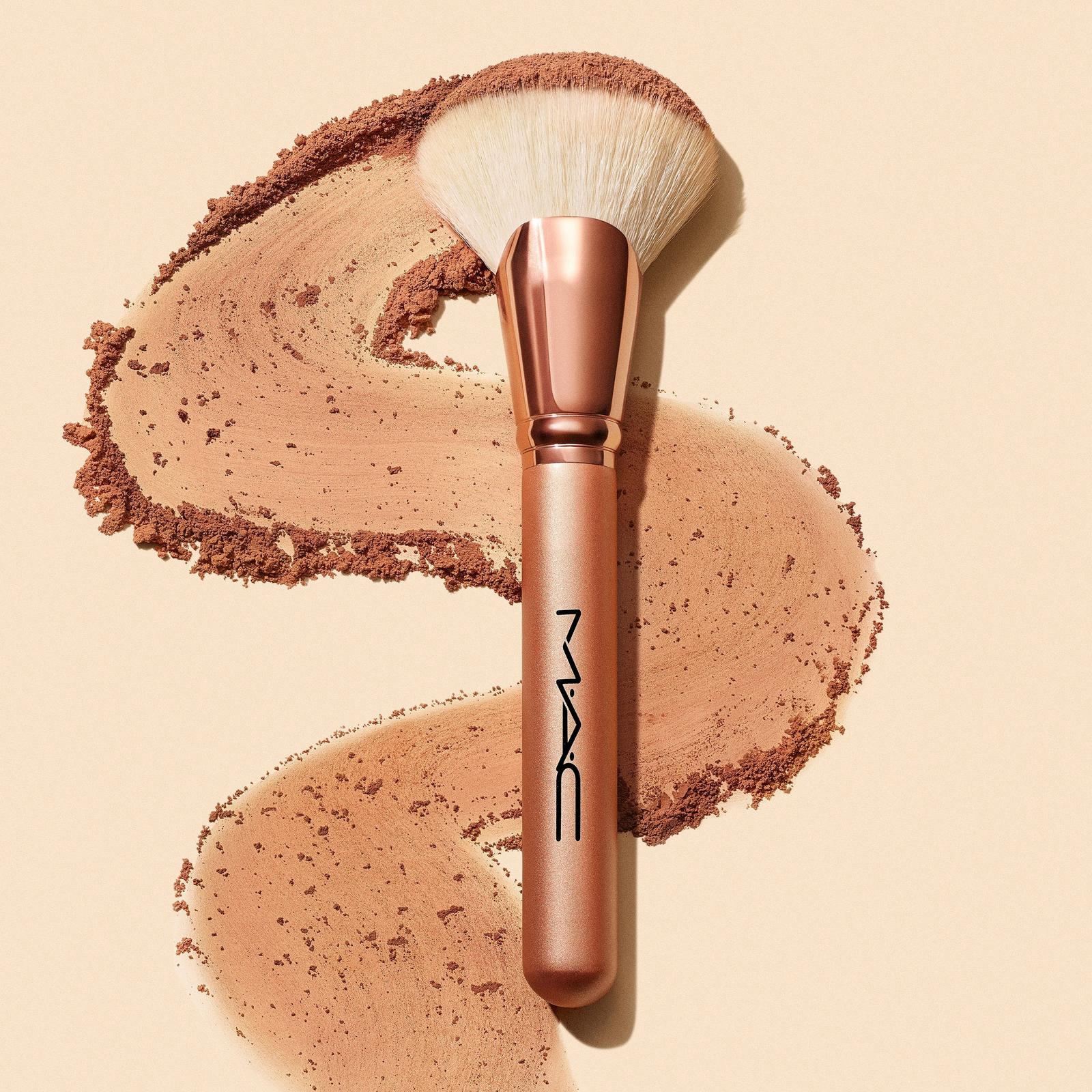 143S Bronzer Fan Makeup Brush