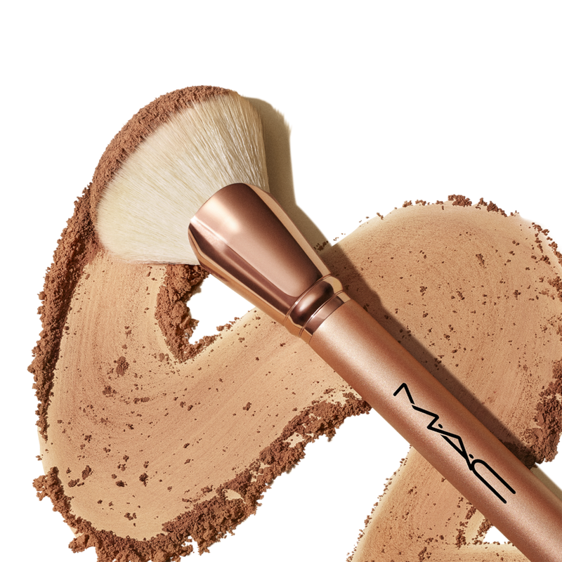 MAC - 143S Bronzer Fan Makeup Brush | Ulta Beauty