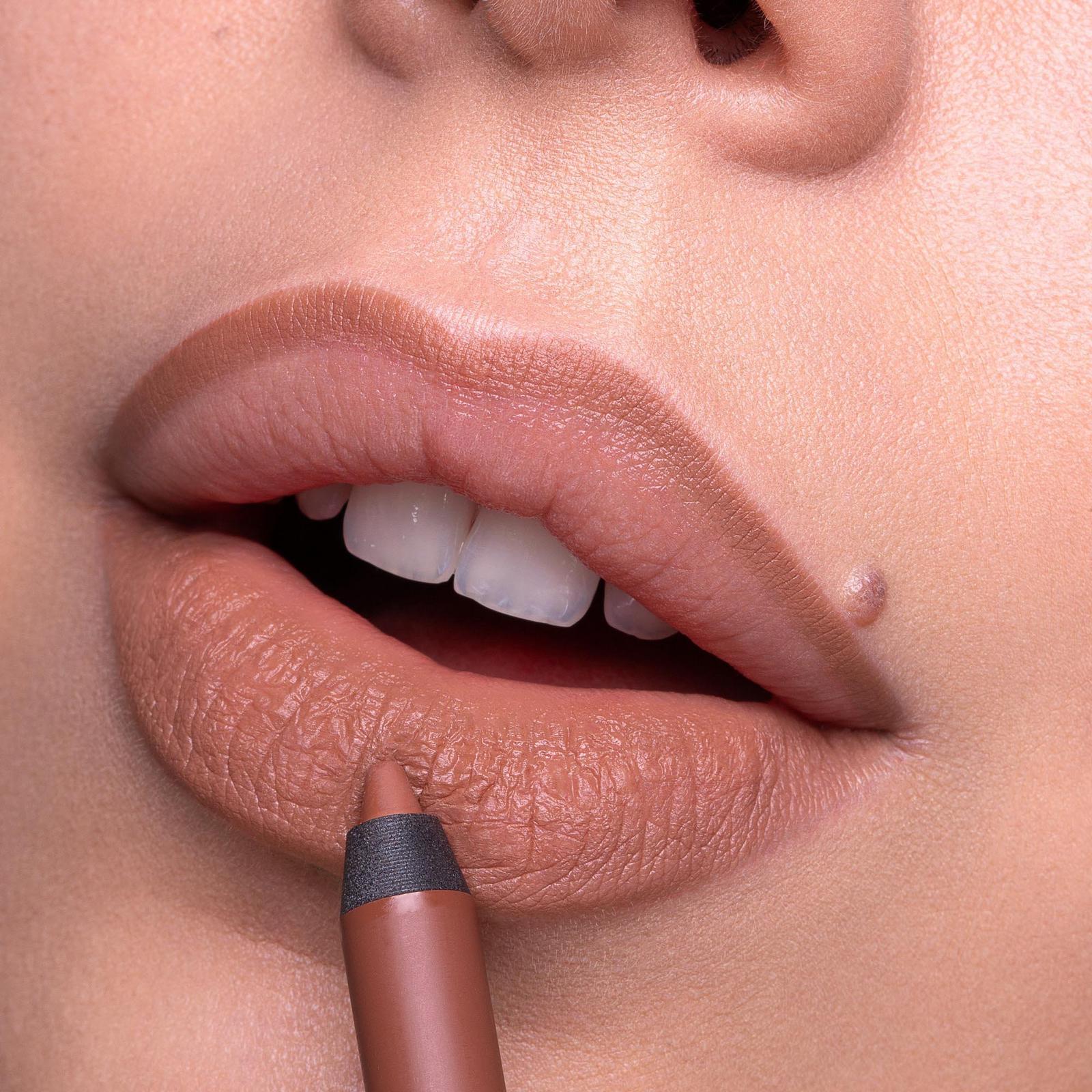 Close-Up Lip Shaper Pencil