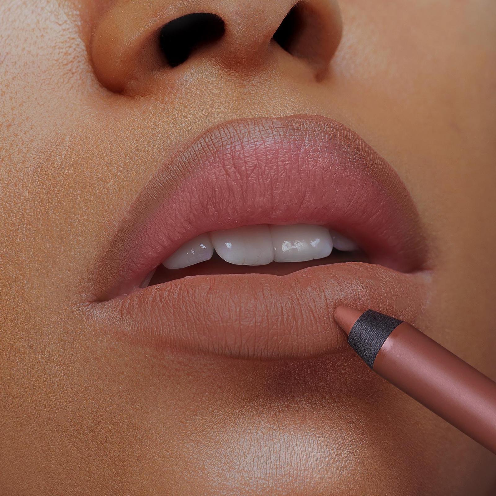 Close-Up Lip Shaper Pencil