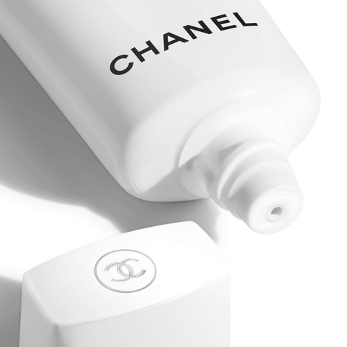 CHANEL - UV ESSENTIEL Complete UV Protection Sunscreen Antioxidant