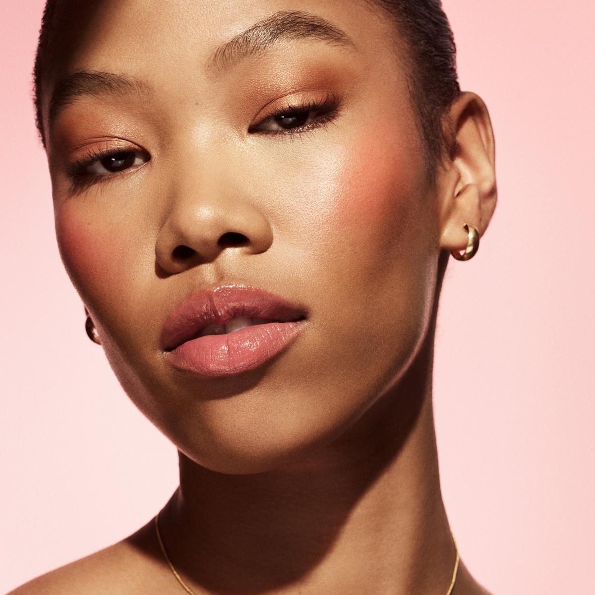 LE MAC x store Rihanna blush