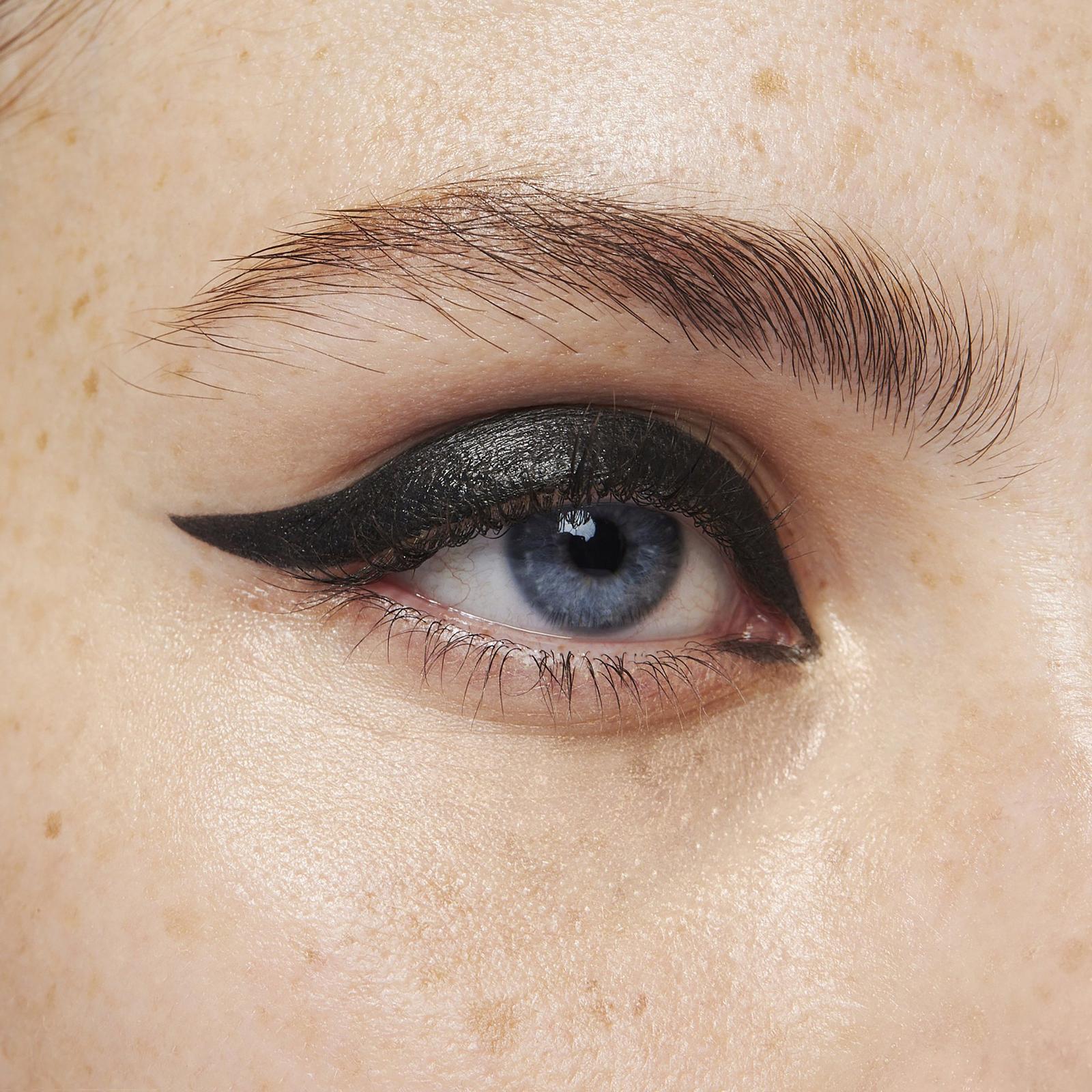 *69 Gel Eyeliner