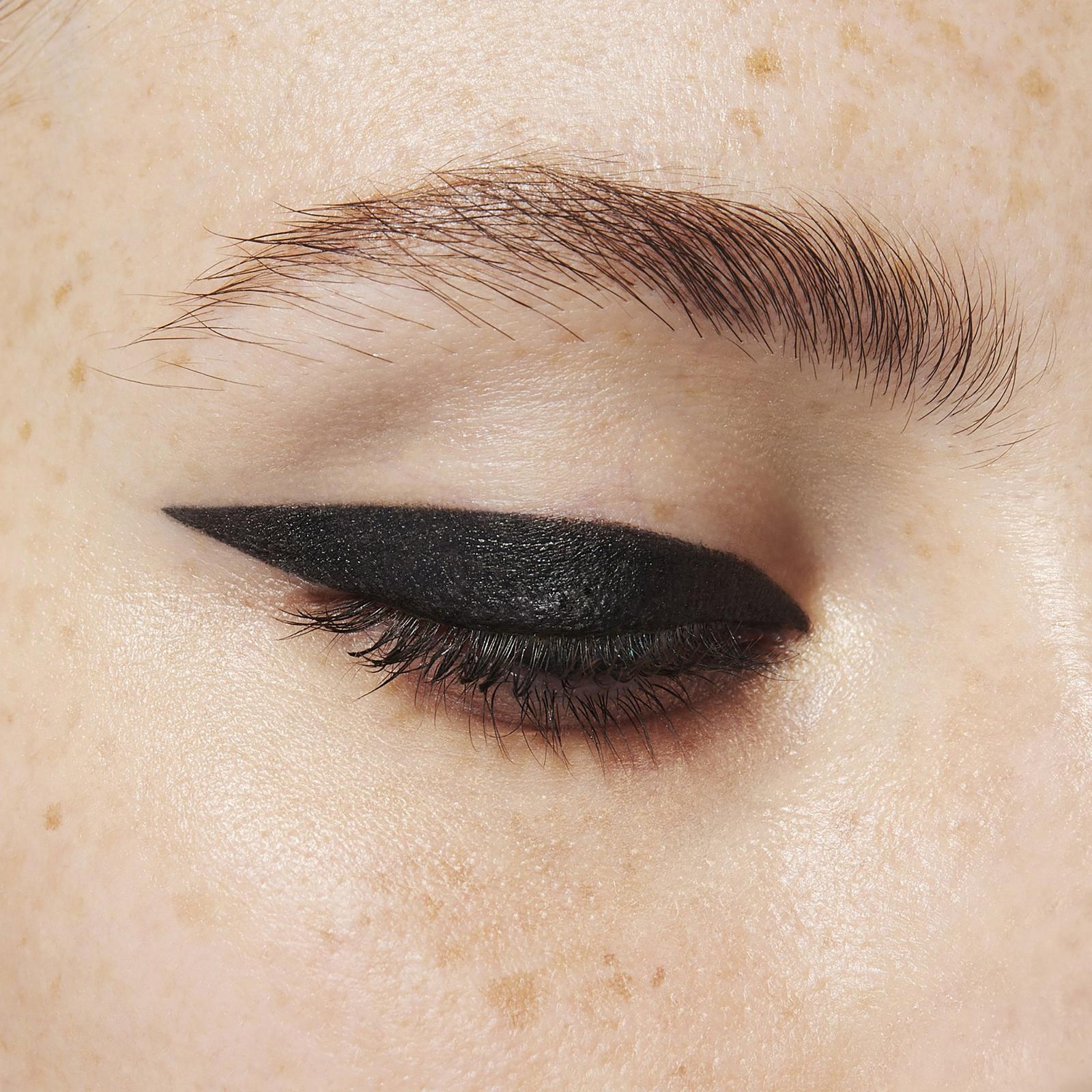 *69 Gel Eyeliner