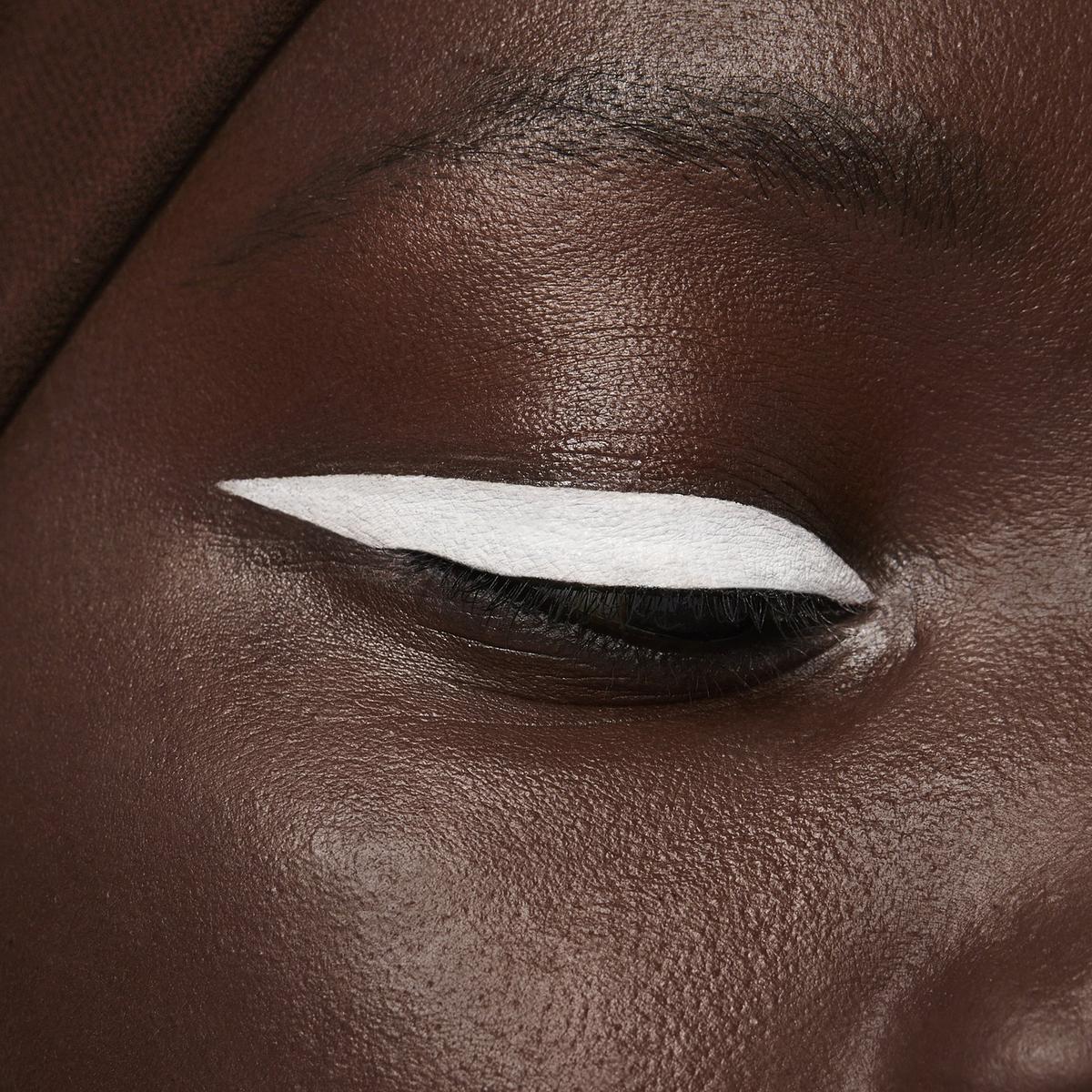 *69 Gel Eyeliner