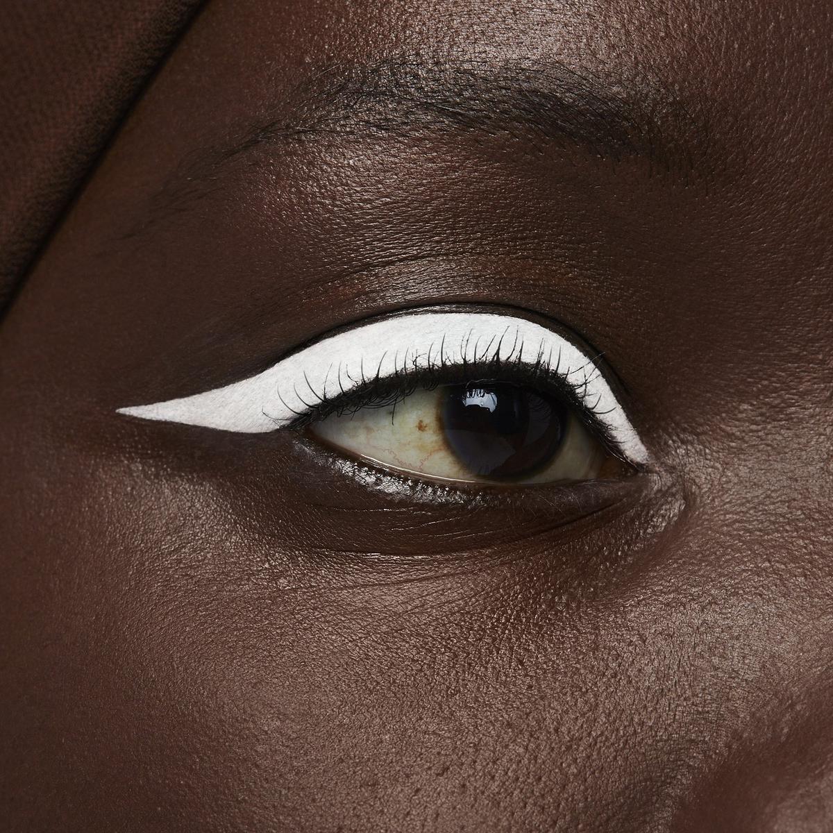 *69 Gel Eyeliner