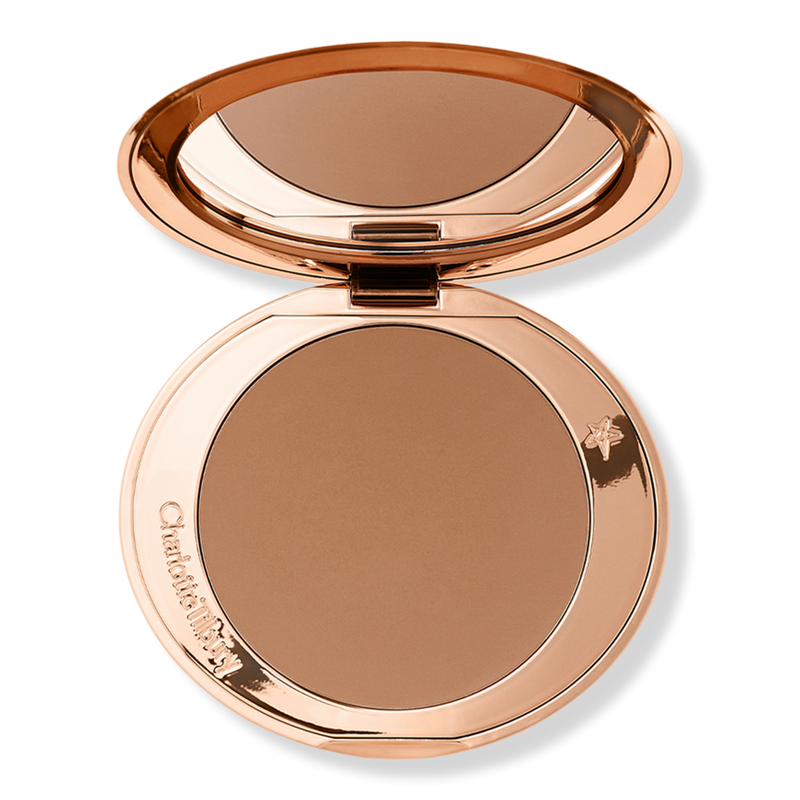 Charlotte Tilbury First Love パウダーチーク Charlotte Tilbury First Love Cheek to Chic Blusher Review