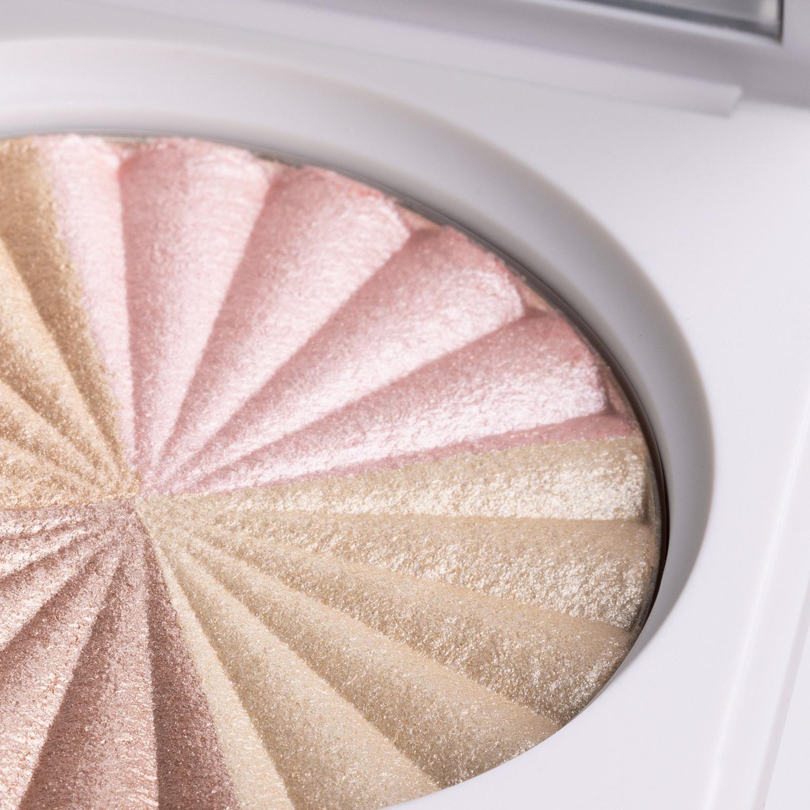 Shimmering Baked Swirled Highlighter