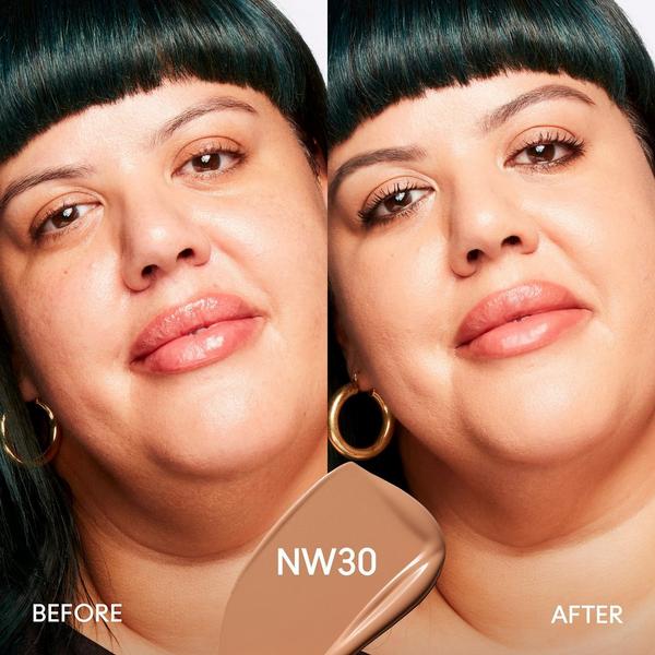 Base matificante Studio Fix Fluid SPF15 24HR con control de grasa 3