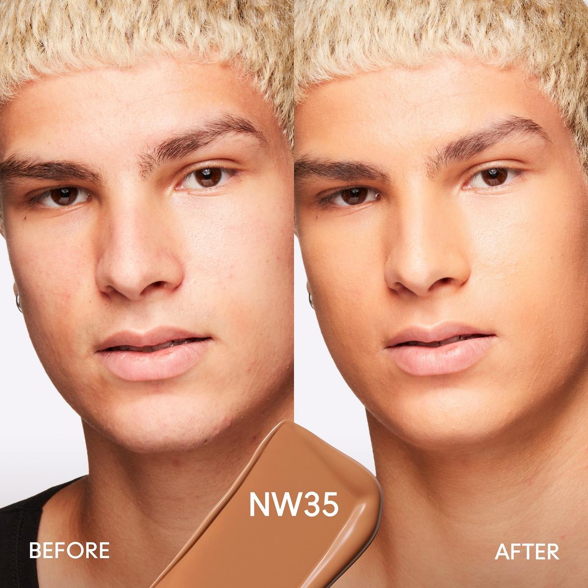 Studio Fix Fluid SPF15 24HR Matte Foundation + Oil Control