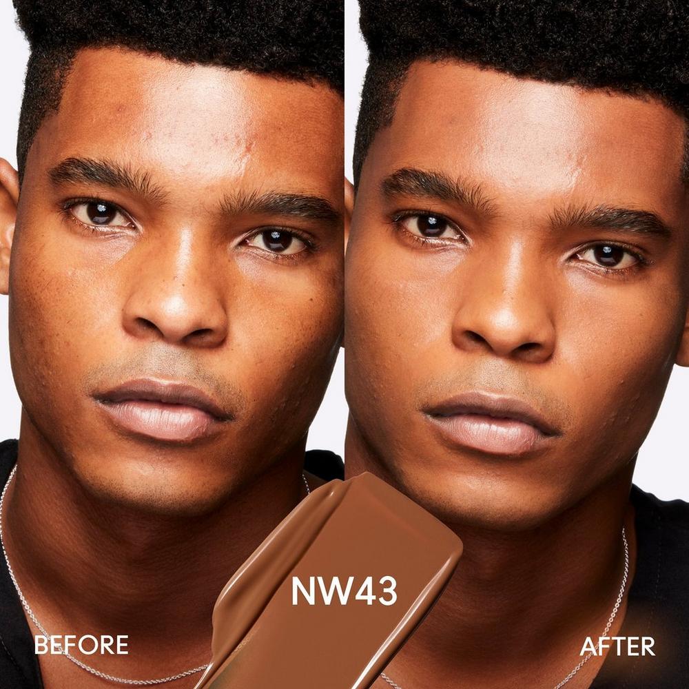 Studio Fix Fluid SPF15 24HR Matte Foundation + Oil Control