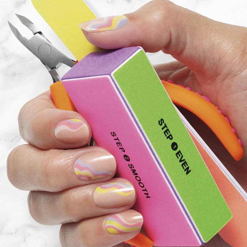 Sally Hansen - Pink Salon Effects Nip 'em Neat Cuticle Nippers