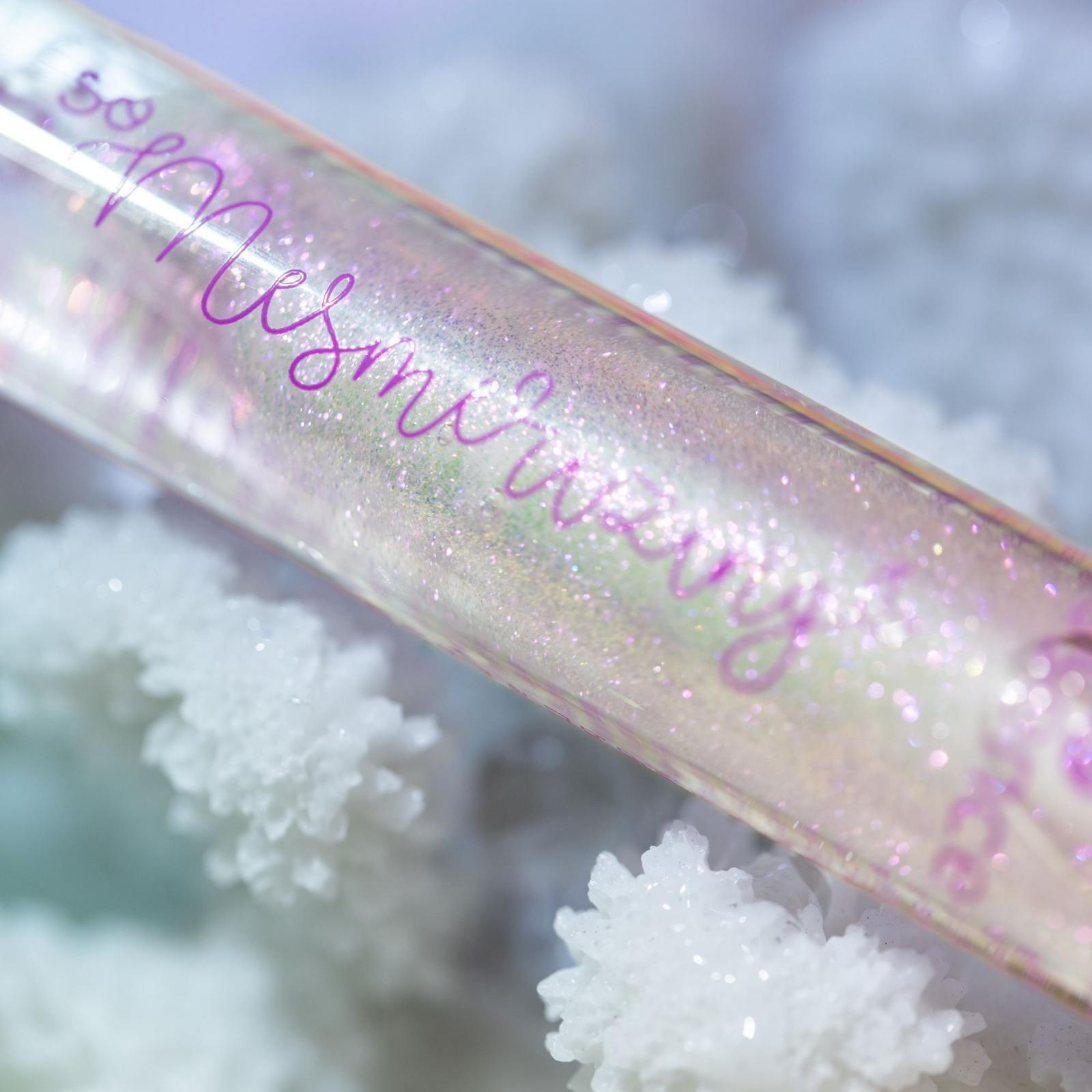 So Mesmerizing Shimmer Lip Oil
