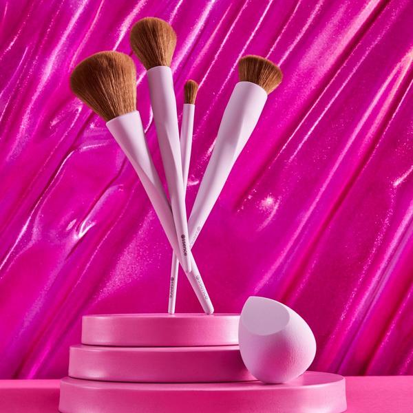 Essence Buff Away Your Problems Make Up Buffer Brush #5
