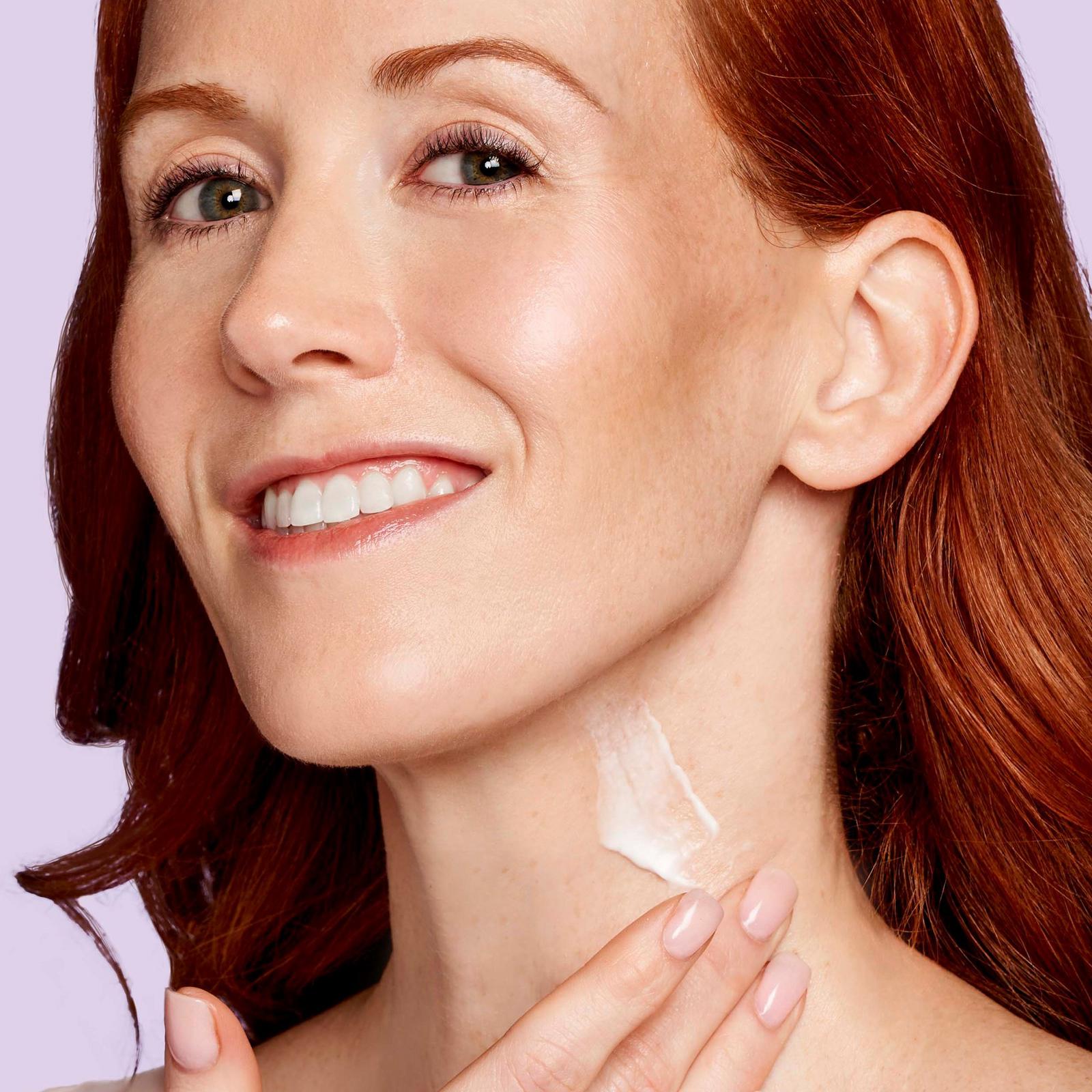 AGE REVERSE+ Toning Neck Cream