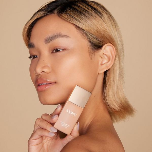 ICONIC LONDON Super Smoother Blurring Skin Tint #5