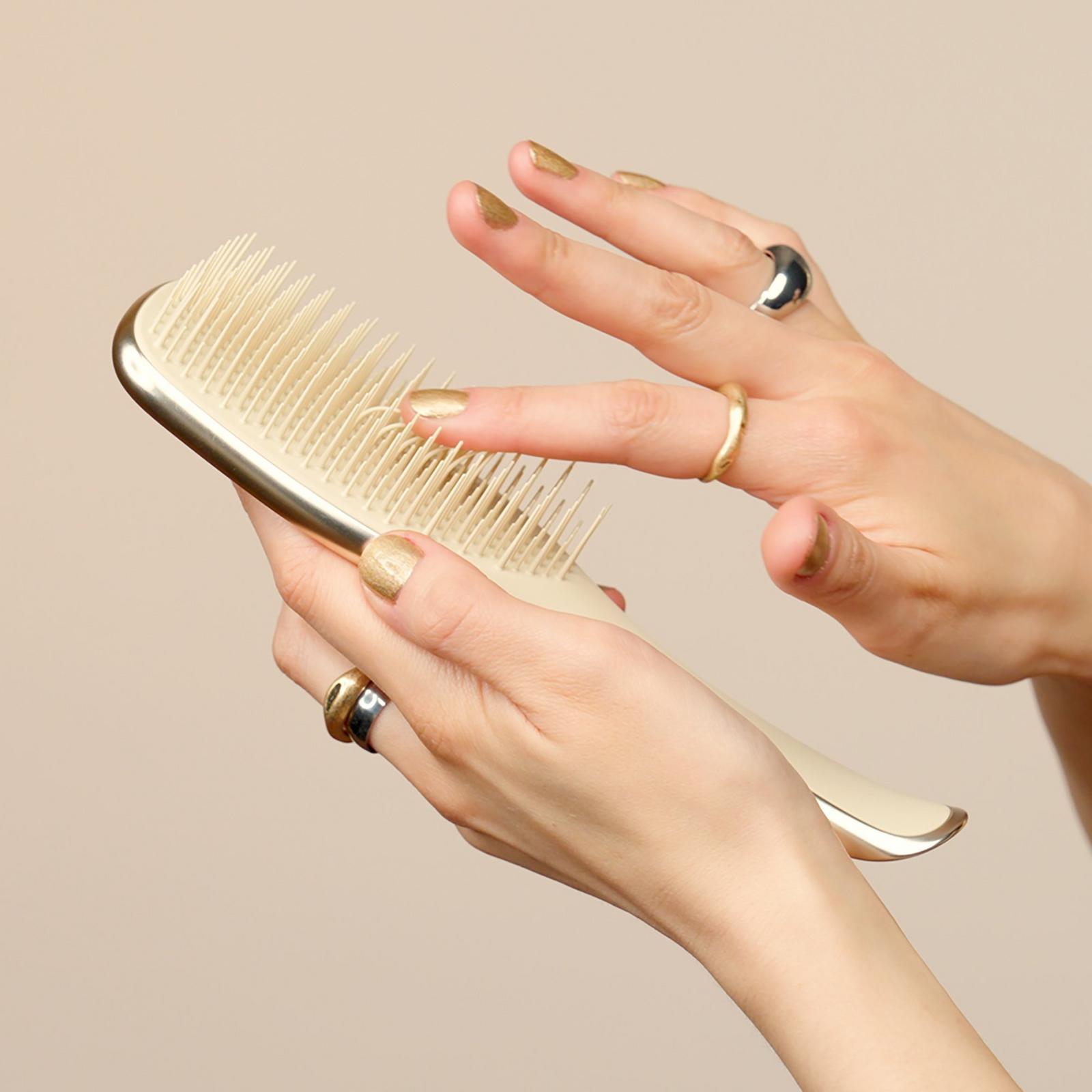 The Chrome Ultimate Detangler